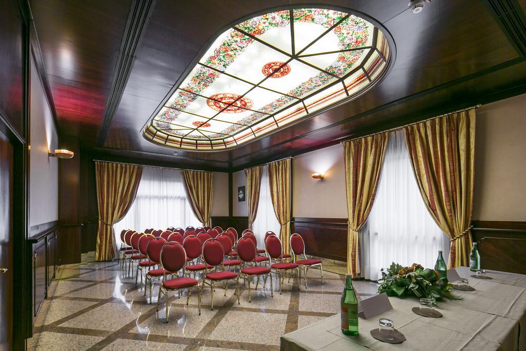 Hotel Falco D'Oro Tole Екстериор снимка