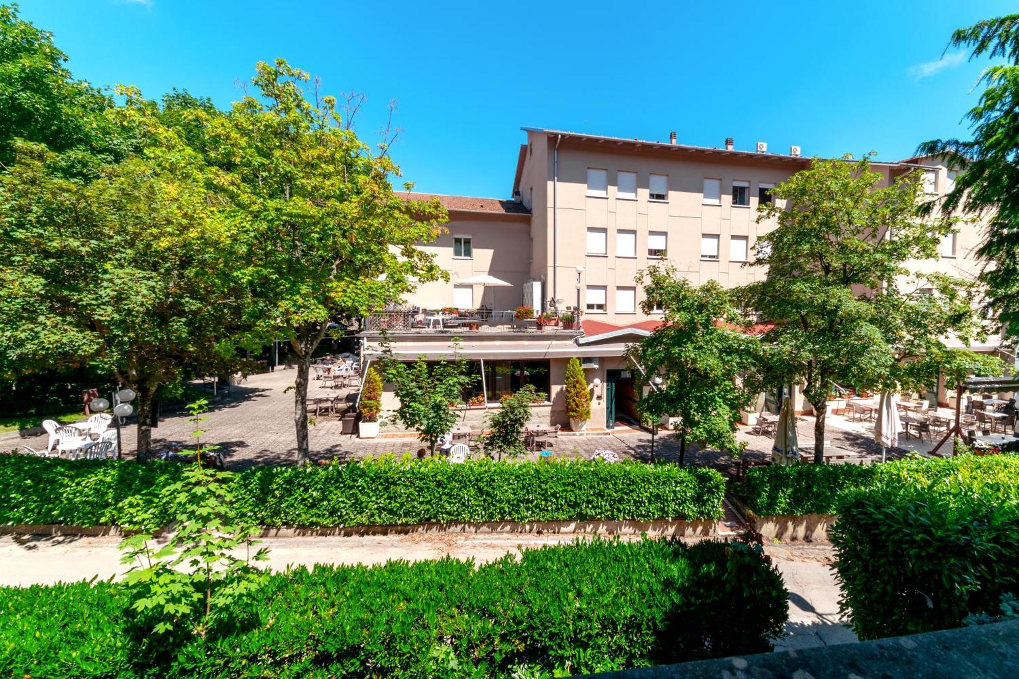 Hotel Falco D'Oro Tole Екстериор снимка