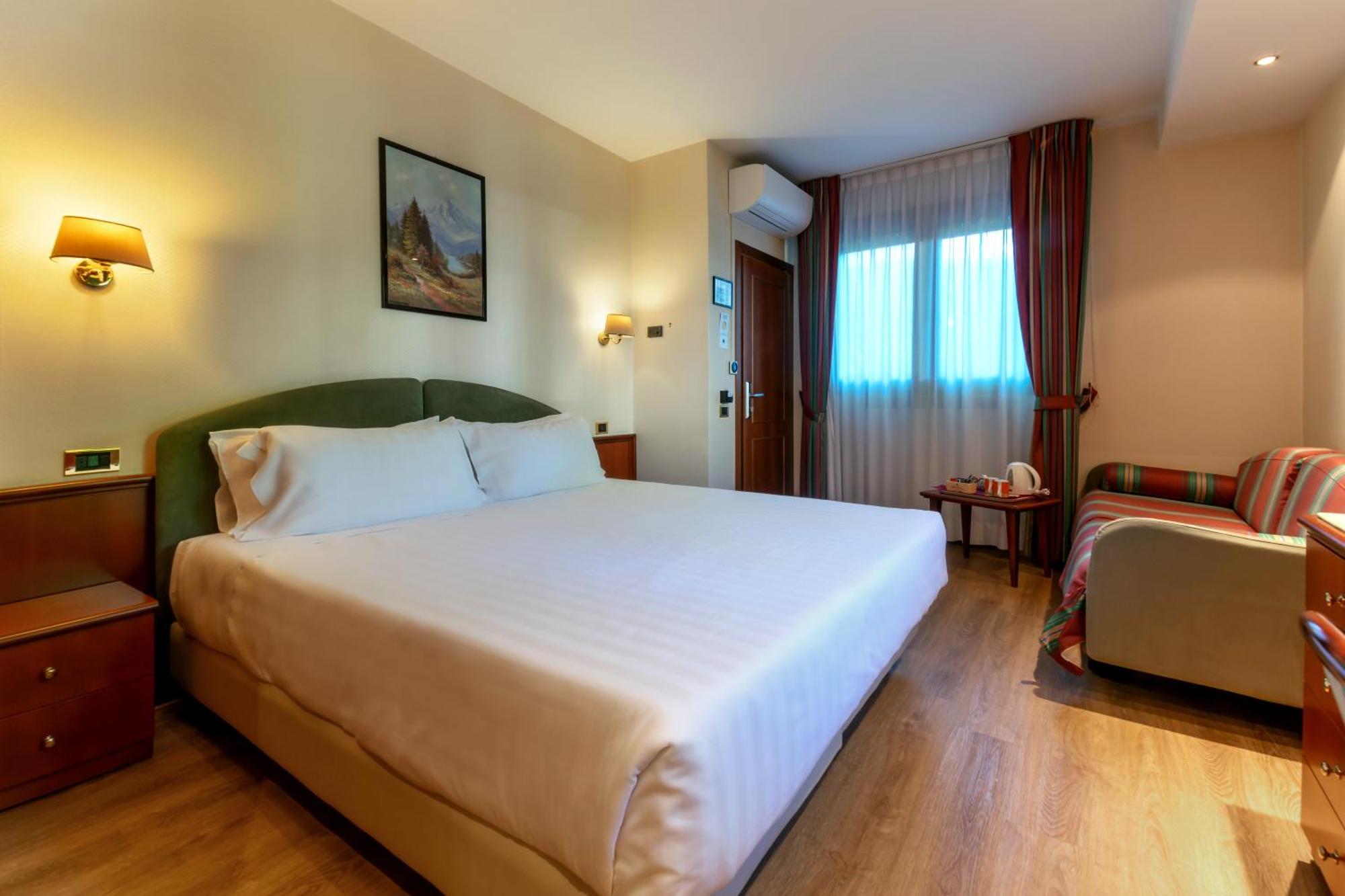 Hotel Falco D'Oro Tole Екстериор снимка