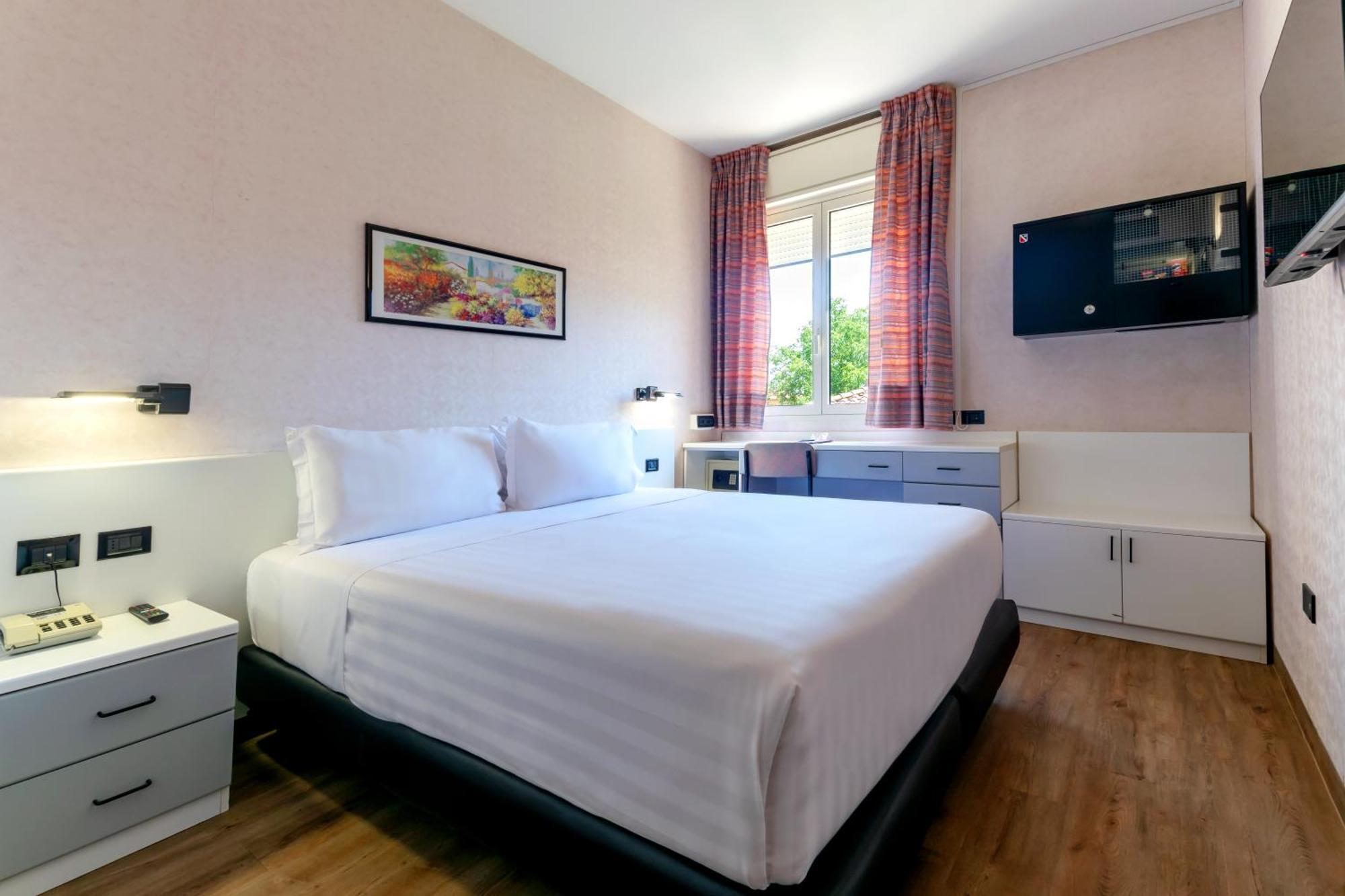 Hotel Falco D'Oro Tole Екстериор снимка