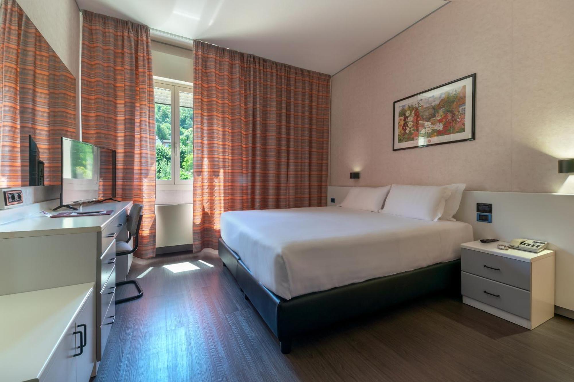 Hotel Falco D'Oro Tole Екстериор снимка