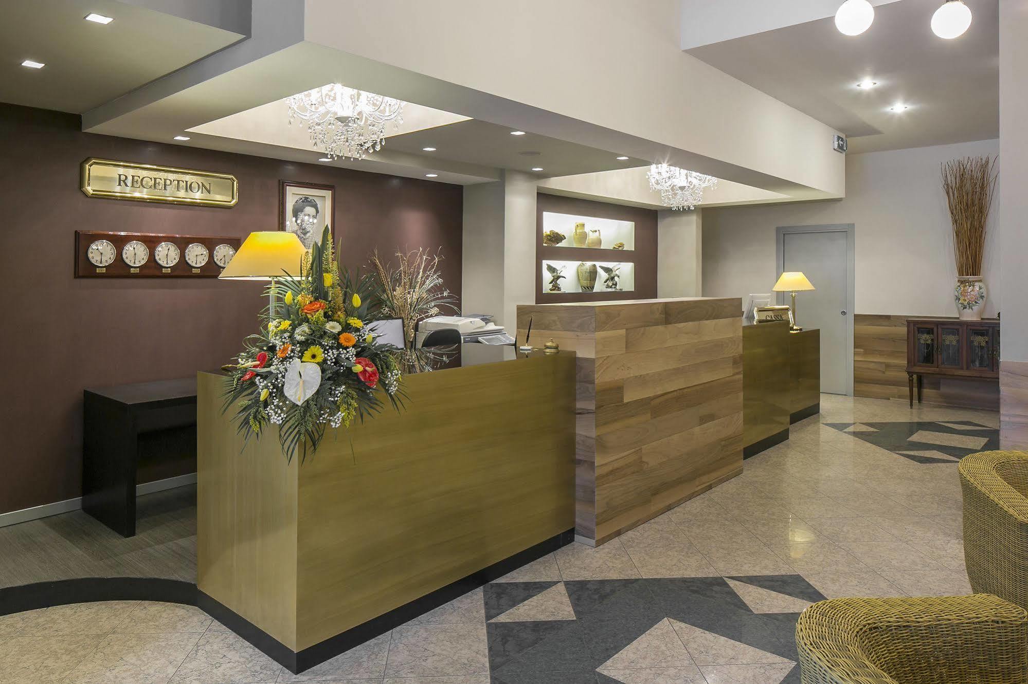 Hotel Falco D'Oro Tole Екстериор снимка