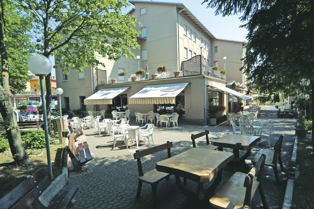 Hotel Falco D'Oro Tole Ресторант снимка