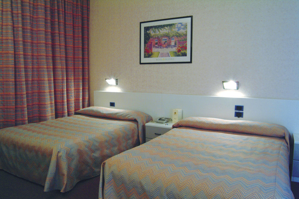 Hotel Falco D'Oro Tole Екстериор снимка